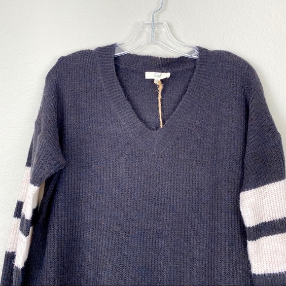 EASEL Athletic Striped Black White V-Neck Soft Sweater New With Tags Small - Picture 4 of 8